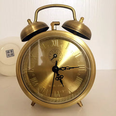 Antique Copper Clockwork Mechanical Alarm Clock Hotel Bar Hotel Decor Metal Double Bell European Table Clock Home Decor LA231 Shopping